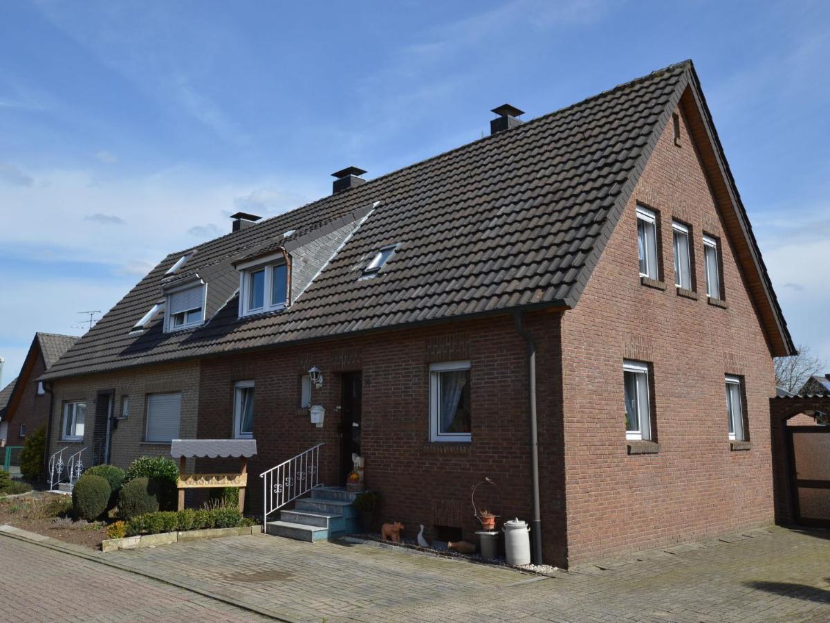 Cozy Apartment In Rees With Free Wifi Exteriér fotografie